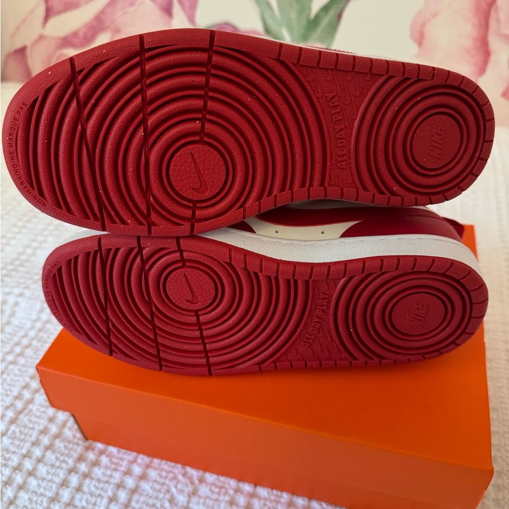 Nike Boys Court Borough Mid 2 Size 3.5Y